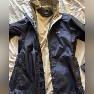 Patagonia light windbreaker. Great condition.